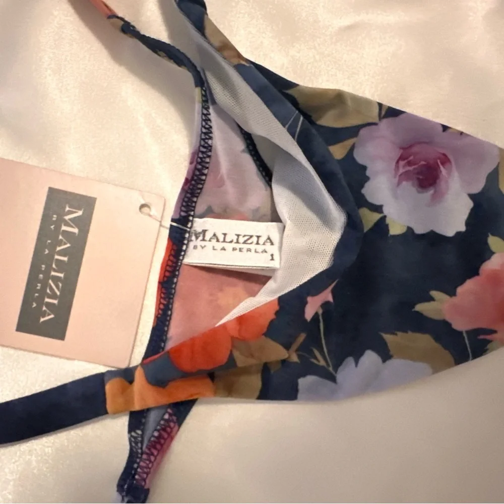 La Perla Malizia Floral Set with Navy and Multicolor Design